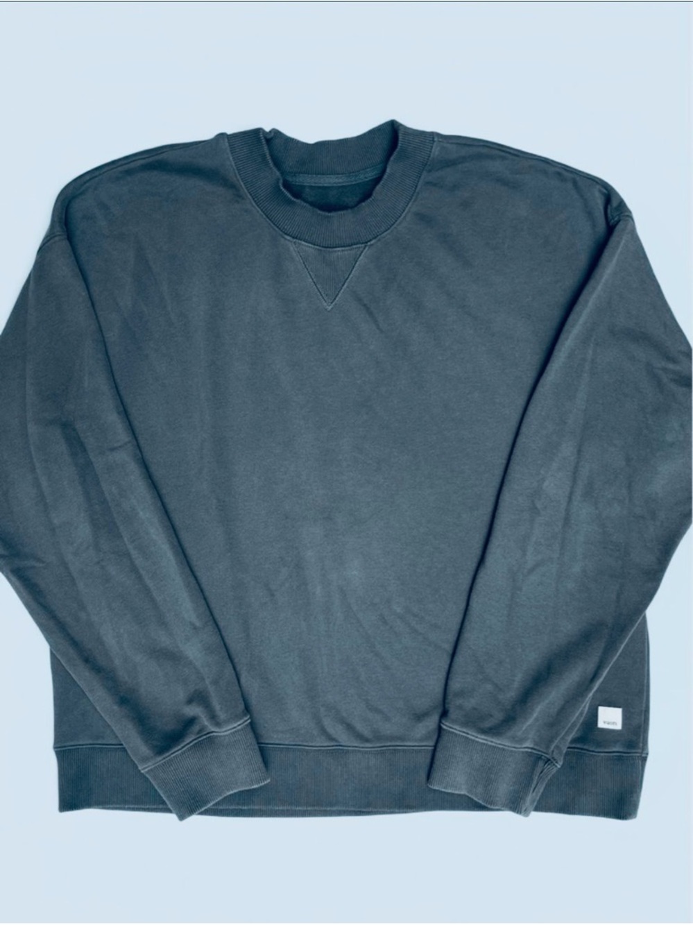 Vuori Crewneck Sweatshirt  Olive green minimalist basic loungewear activewear L